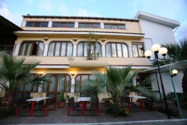 Hotel All'Antico Pozzo Barcellona Pozzo di Gotto Eksteriør billede