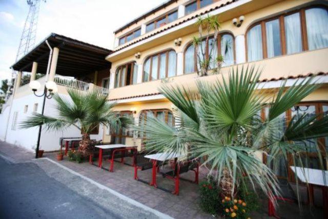 Hotel All'Antico Pozzo Barcellona Pozzo di Gotto Eksteriør billede