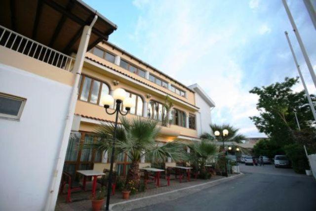Hotel All'Antico Pozzo Barcellona Pozzo di Gotto Eksteriør billede